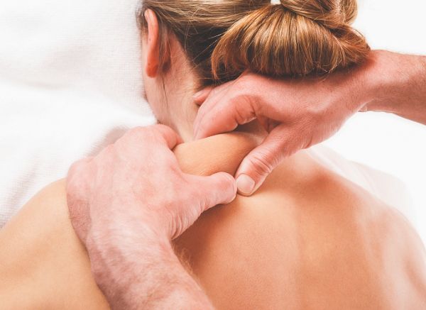 Massage dos et cervicales